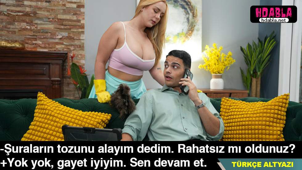 Kısa ve dar kıyafetlerle temizlik yapan balık etli hizmetçisine hallendi Kısa ve dar kıyafetlerle temizlik yapan balık etli hizmetçisine hallendi